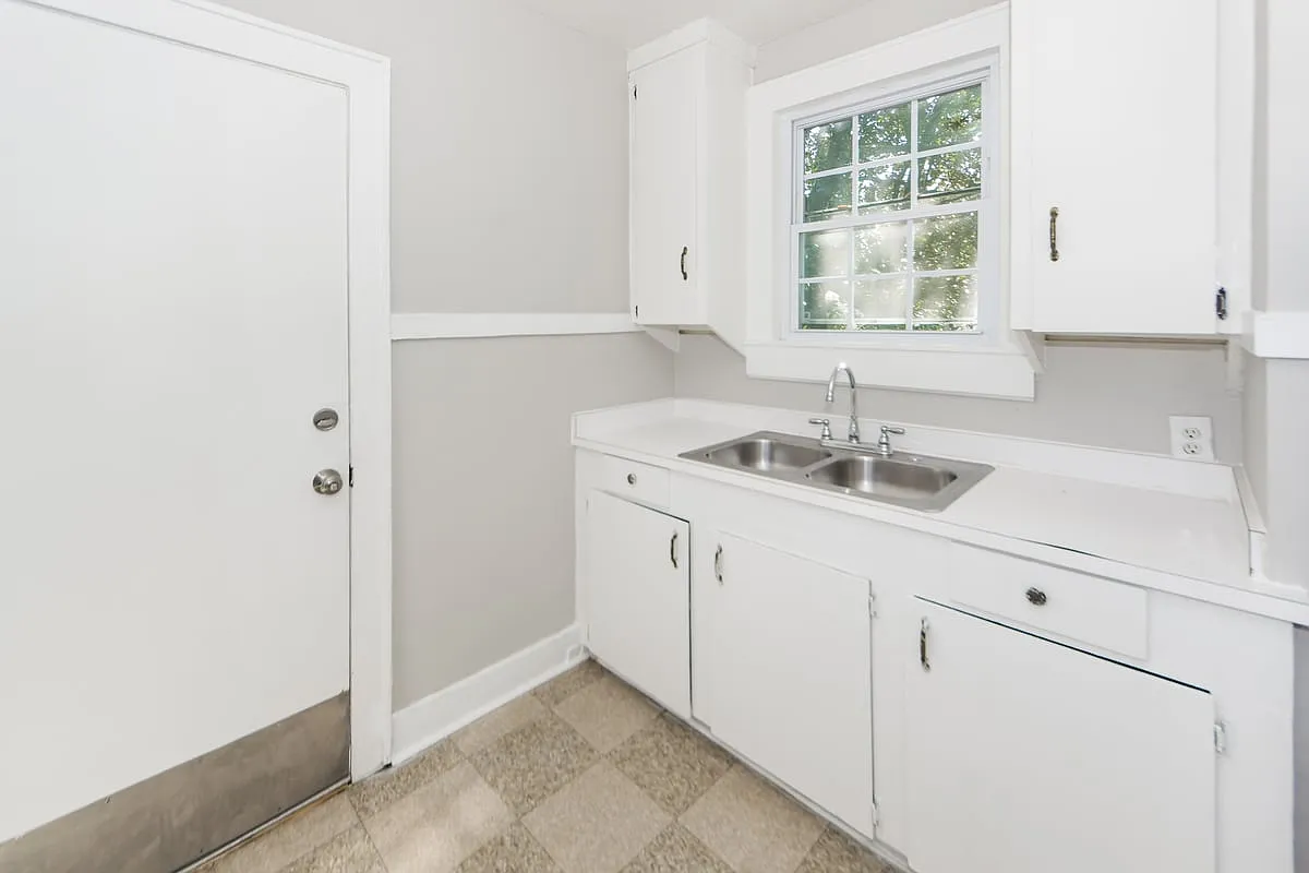 2123 Captain Ave — Photo 2