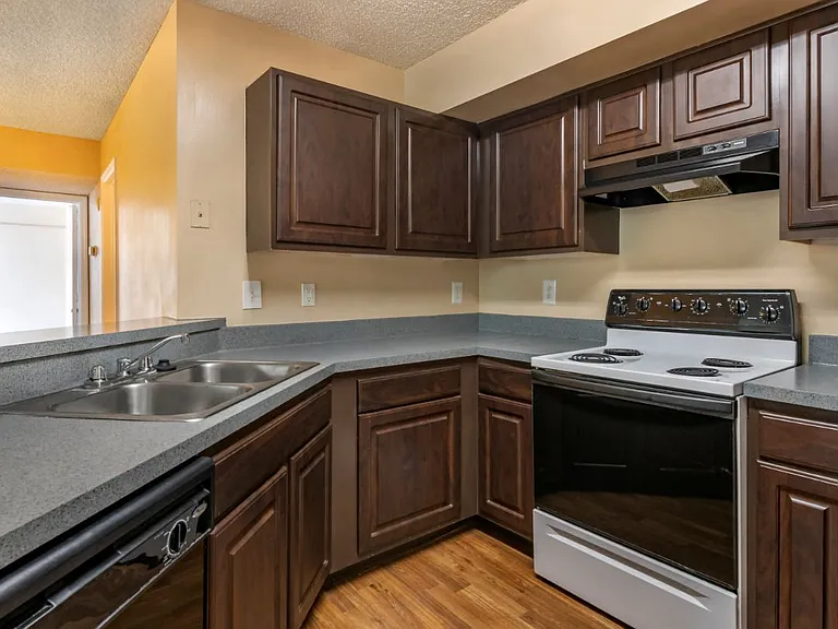 Courtney Manor Apartments — Photo 12