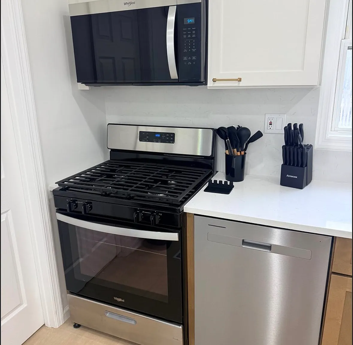 3 bed, 1648 sqft, $3,500 — Photo 2