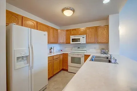 8140 Broadmoor St — Photo 7
