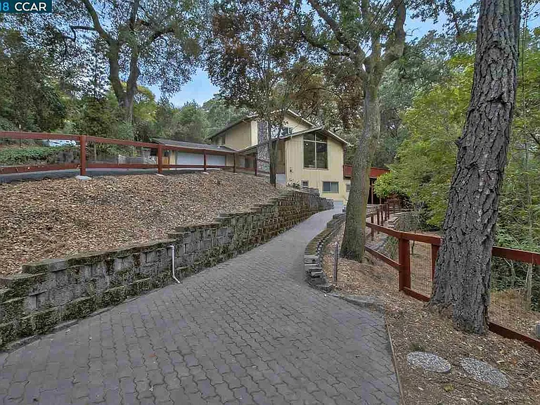 136 Moraga Way #B — Photo 1
