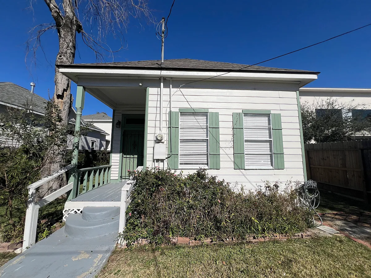 Building Photo - 3705 Runnels St