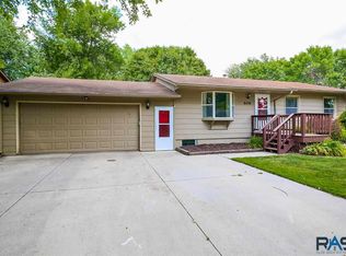 606 E Walnut St, Harrisburg, SD 57032