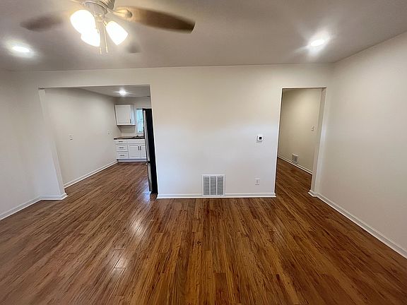 5th image of 1105 N Oxford St