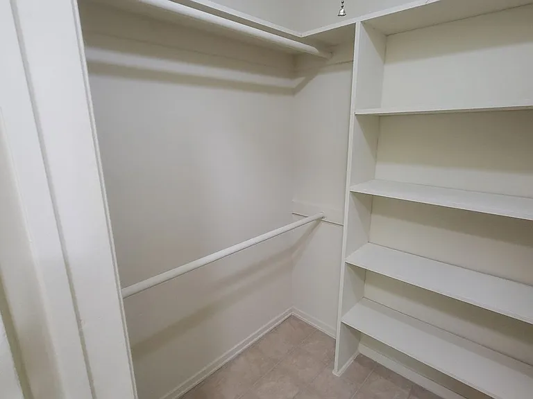 37 unit building close to CSUN! — Photo 12