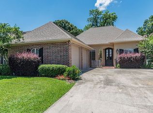 16 Silver Cedar Ct, Youngsville, LA 70592