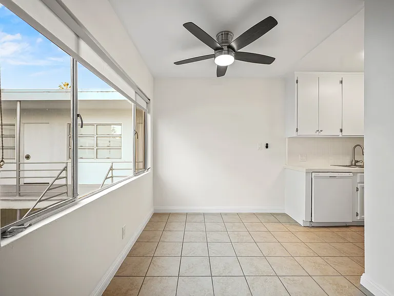 234 San Vicente Blvd #18 — Photo 2