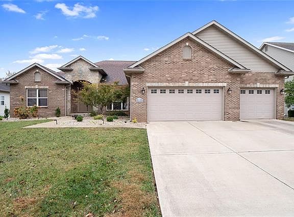 3rd image of 911 Moorfield Park Dr