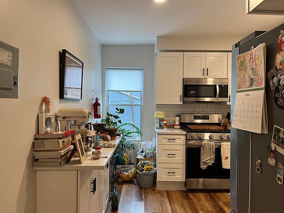 3rd image of 428 Van Brunt St Floor 2