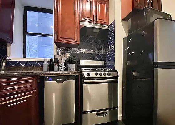 3rd image of 243 W 109th St APT 3W