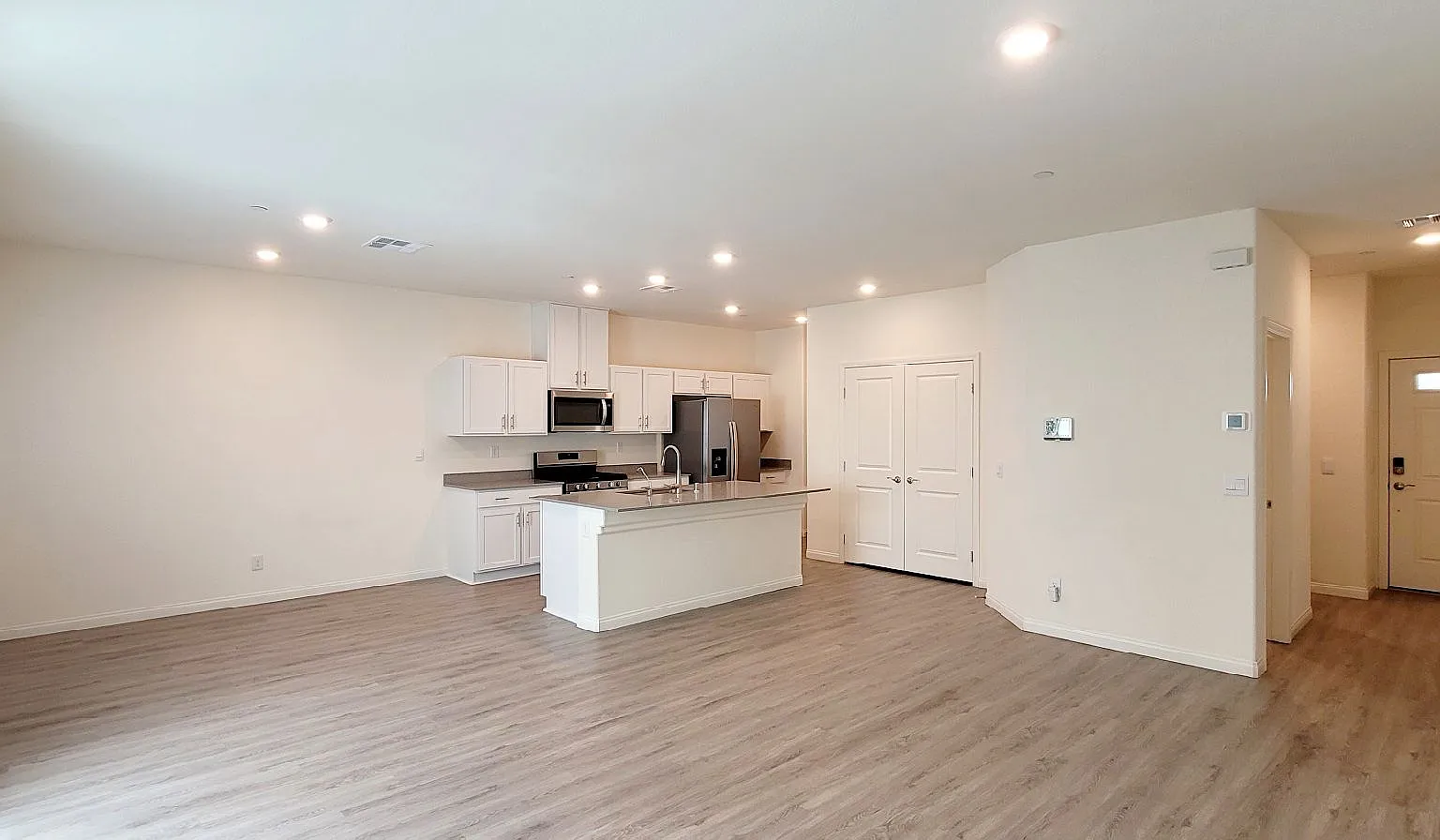 Cobalt Cliffs - 4 bedrooms , 2.5 bathrooms, 1795 SQFT — Photo 4