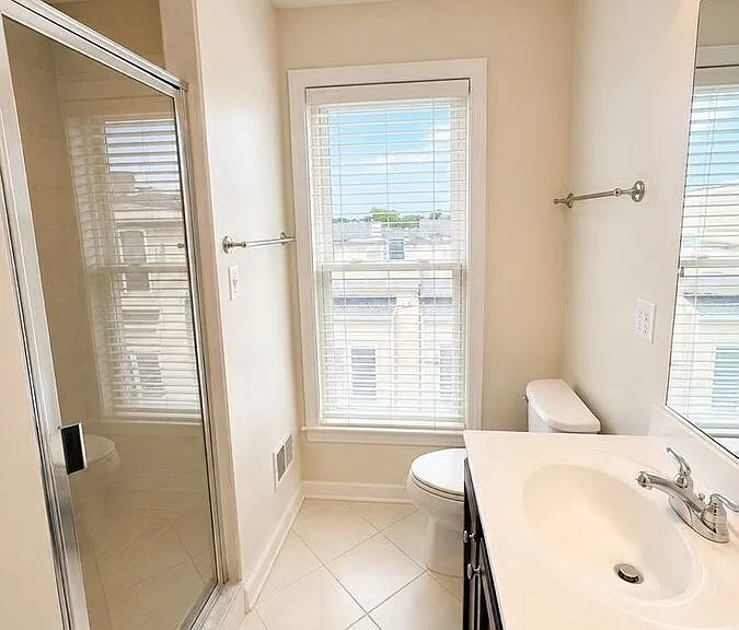536 Regent Pl NE — Photo 14