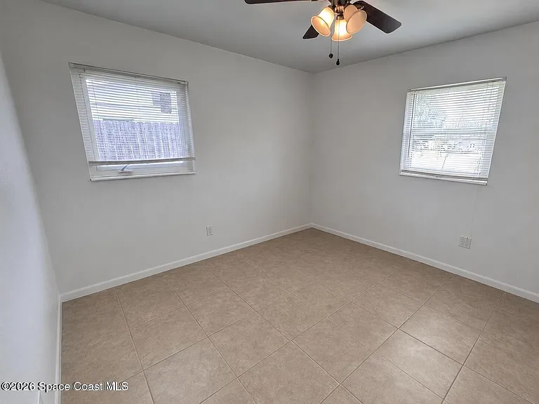 1812 Oakwood Dr — Photo 7