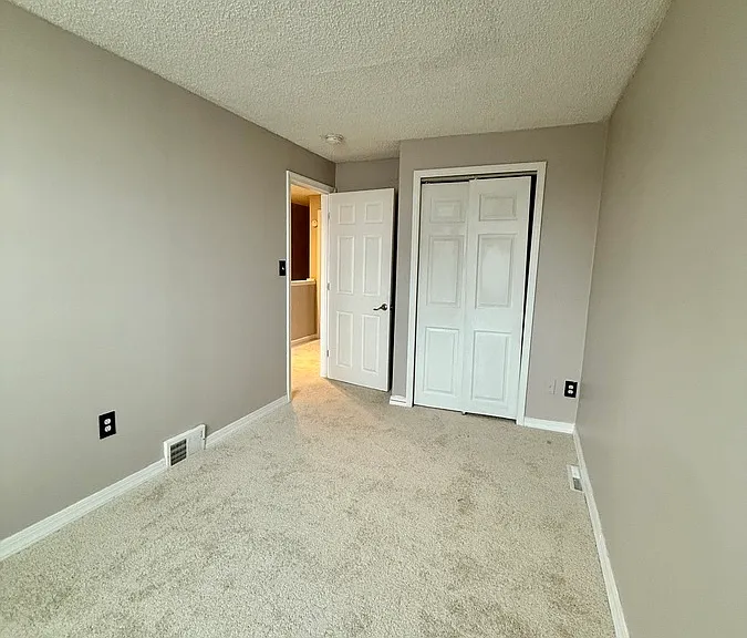 1074 N Academy Ave — Photo 37