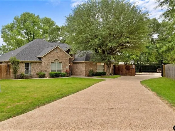 1801 Hogan Ln, Mount Pleasant, TX 75455