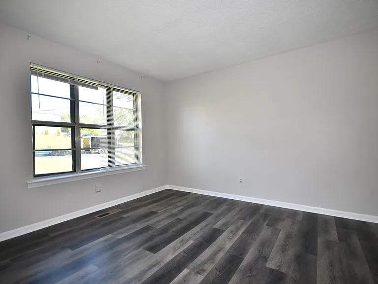 4216 Shady Oak Dr — Photo 2