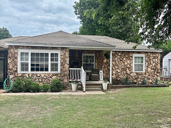 5th image of 802 S Howerton Ave