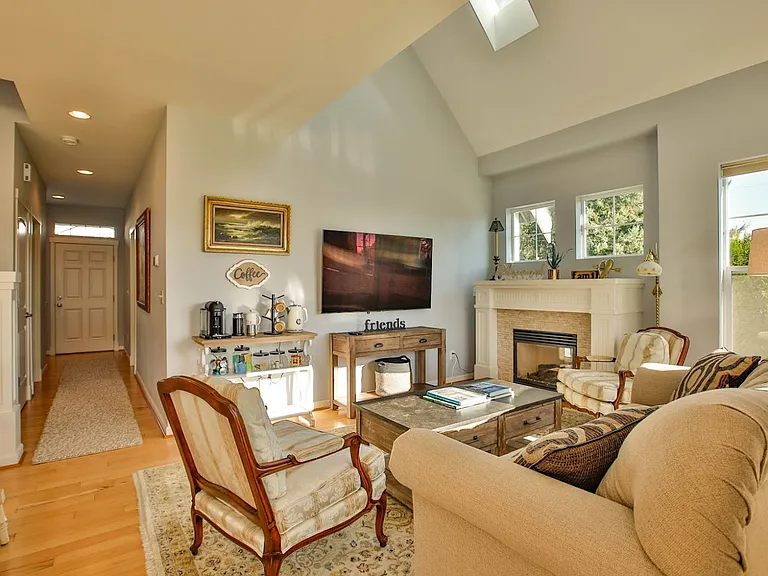 1404 Portside Ct — Photo 12