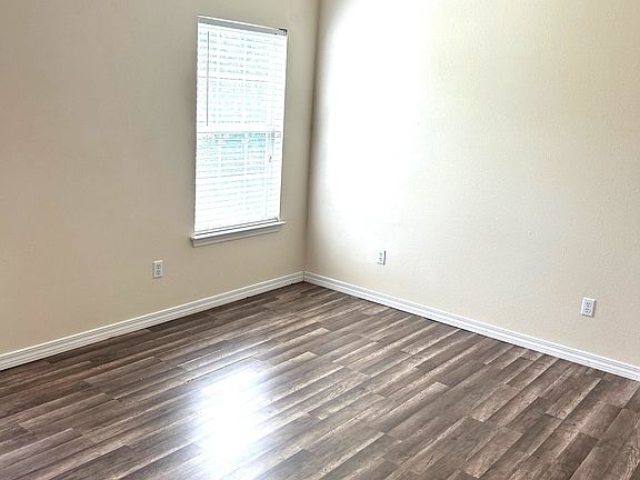 5th image of 631 Hardy Ave