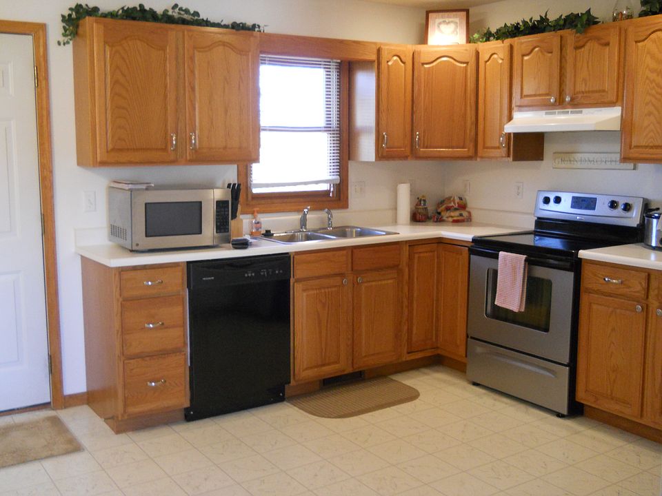1st image of 60508 Woodland Dr