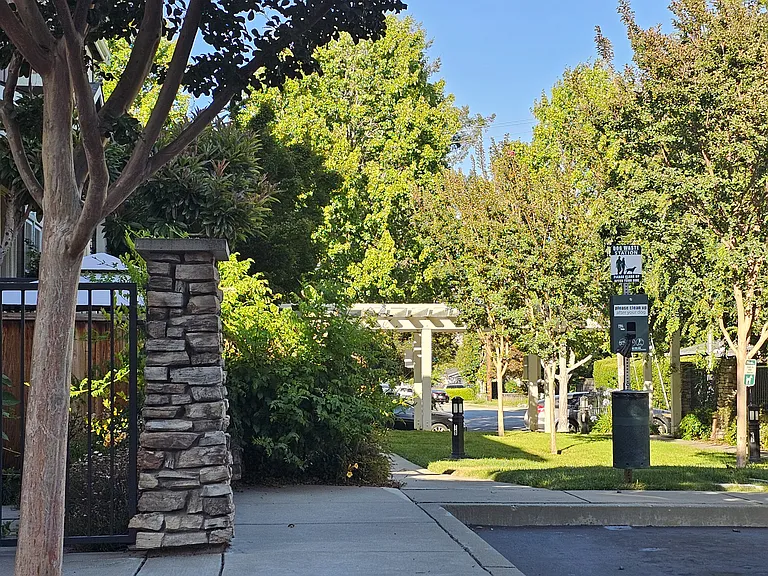 3538 Altamira Ter — Photo 22