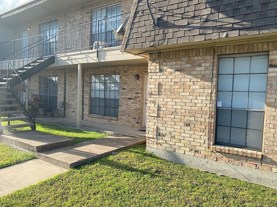 1st image of 117 Vista Way #117