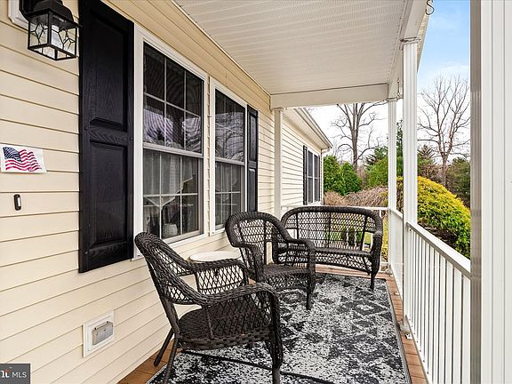 4th image of 11 Mulberry Dr