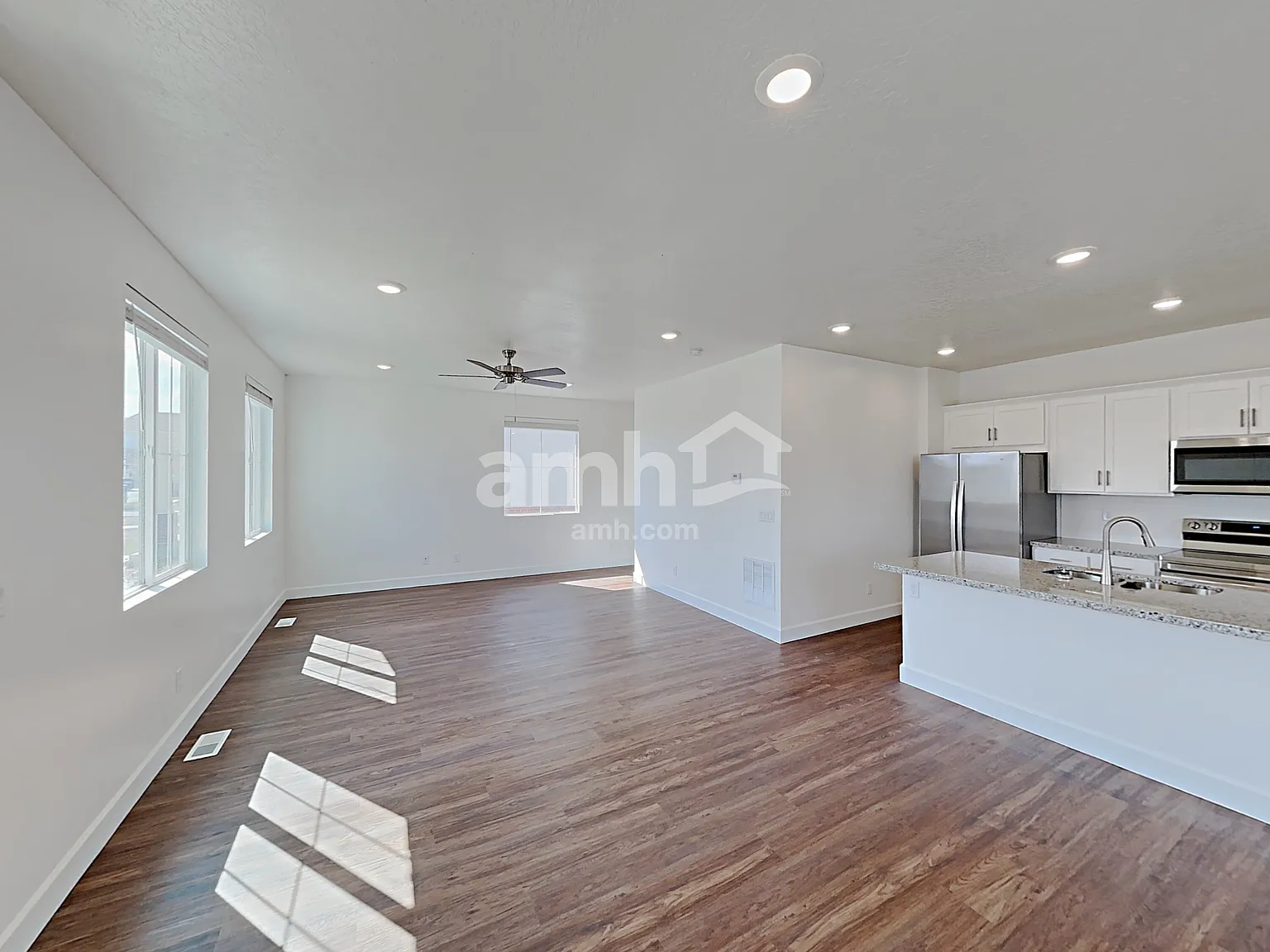 4 bed, 3.5 bath, 2703 sqft, $2,925 — Photo 4