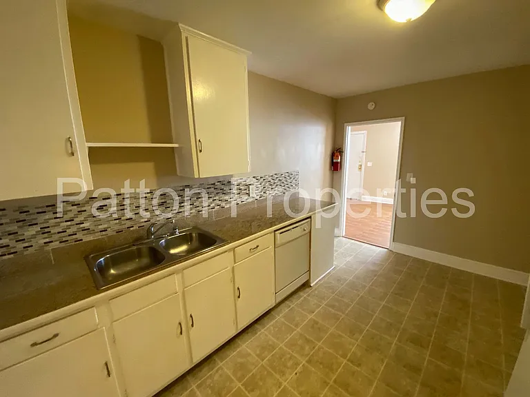 1013-1015 Munsen Springs Dr - Inside CoC - R16501-02-14 — Photo 6