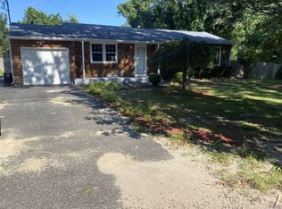 11 Rutland Rd, Mastic, NY 11950