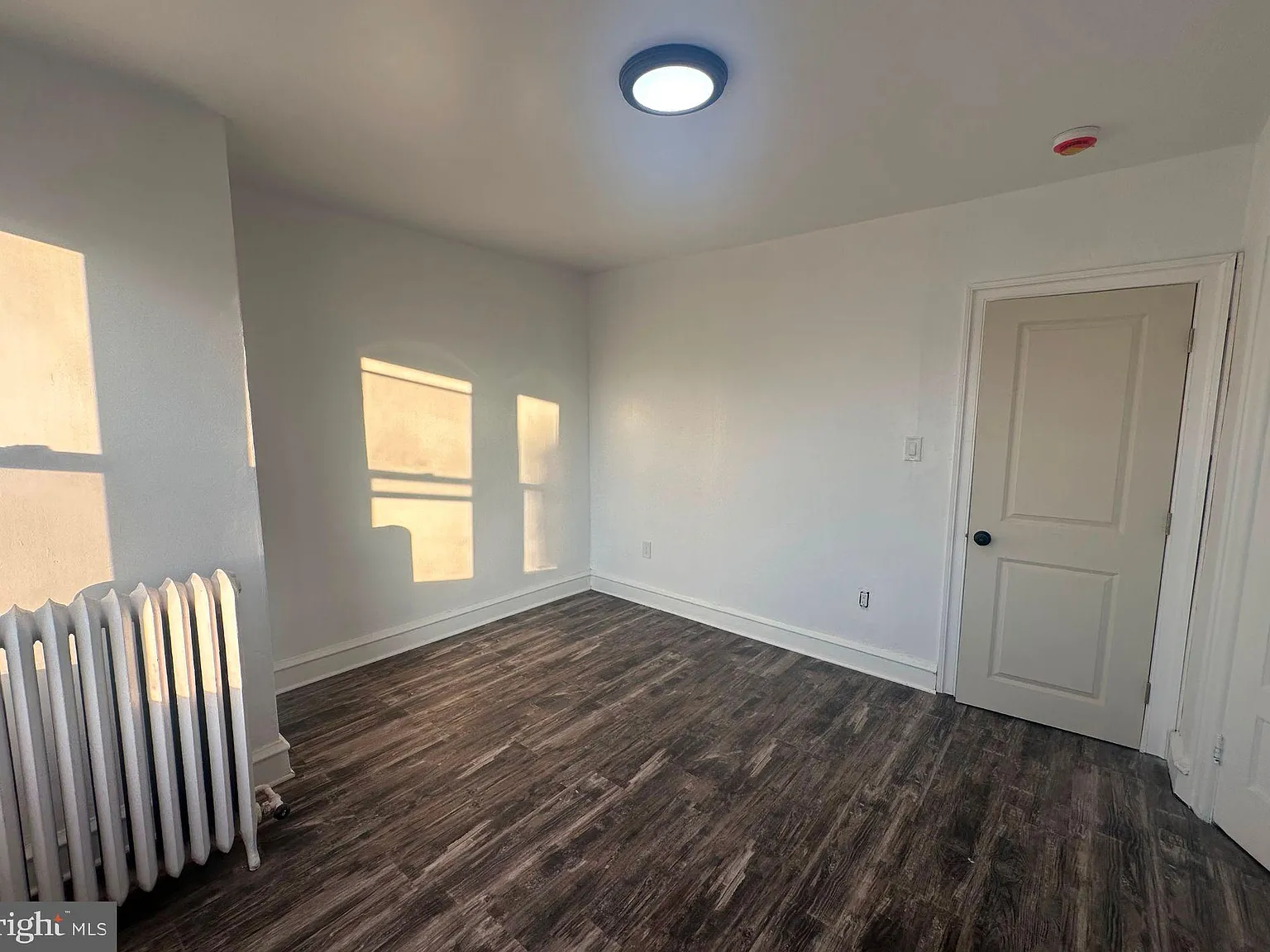 3 bed, 1.0 bath, 1128 sqft, $1,600 — Photo 2