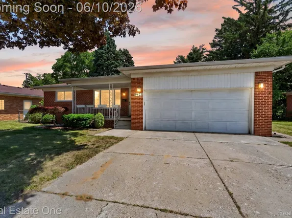 9421 Pine St, Taylor, MI 48180