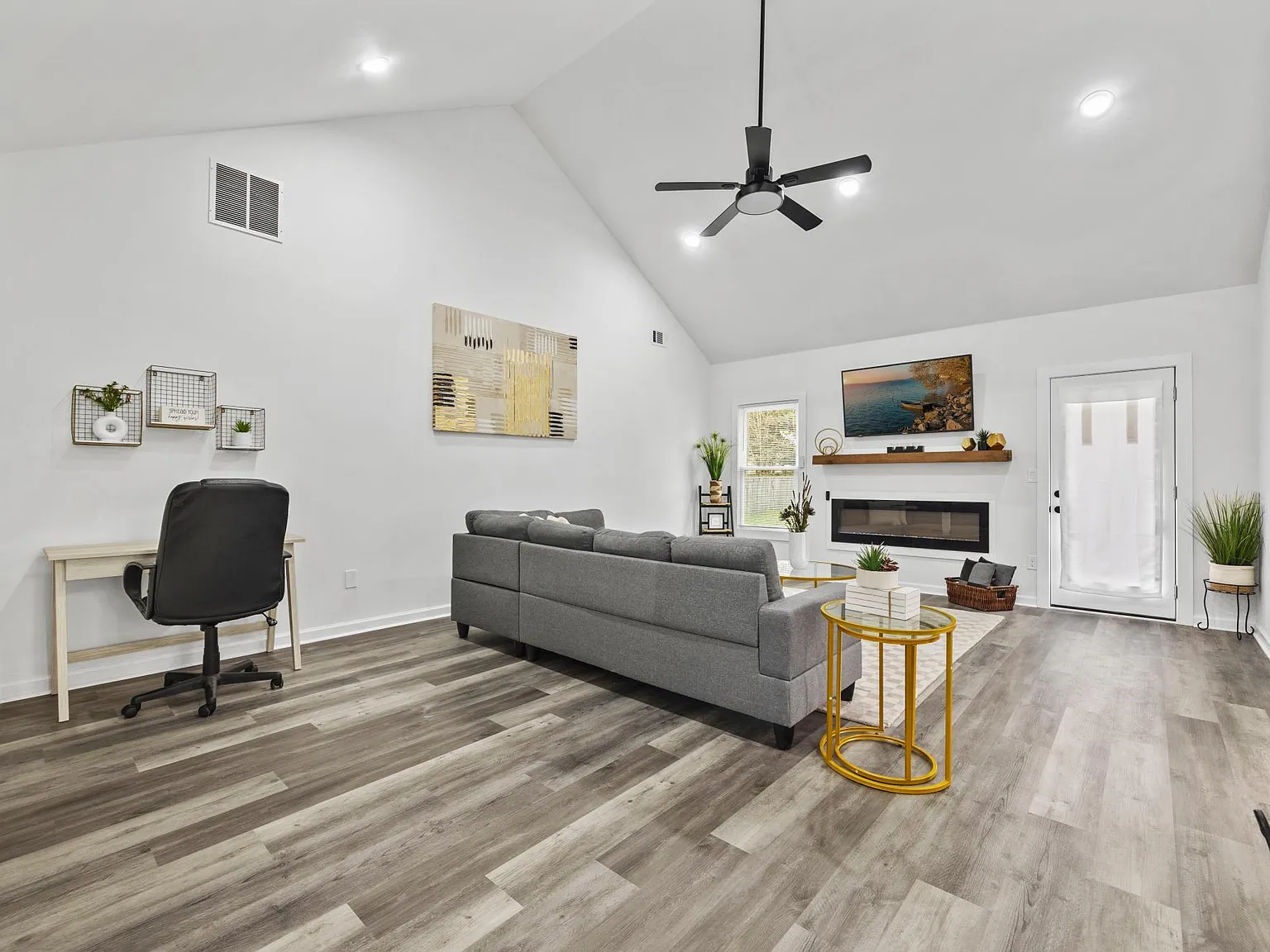 2322 Red Rose Ln — Photo 3