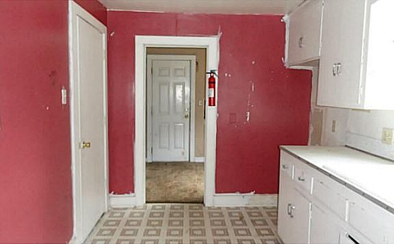 2nd image of 811 S Market Ave