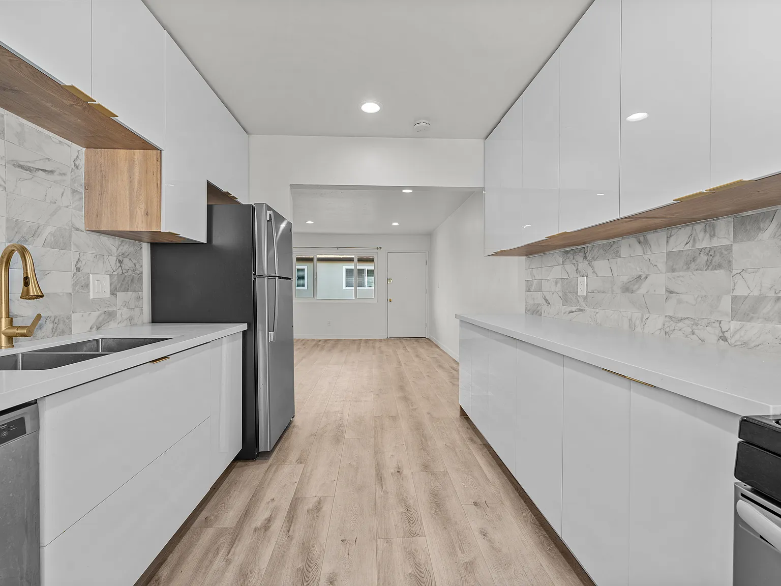 2 bed, 750 sqft, $2,595 — Photo 1