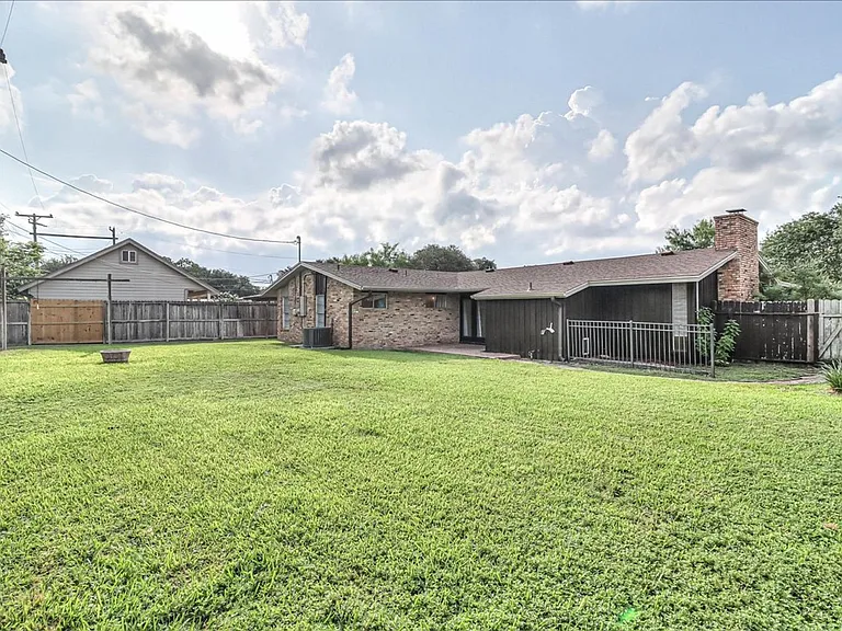 1022 Herndon St — Photo 42