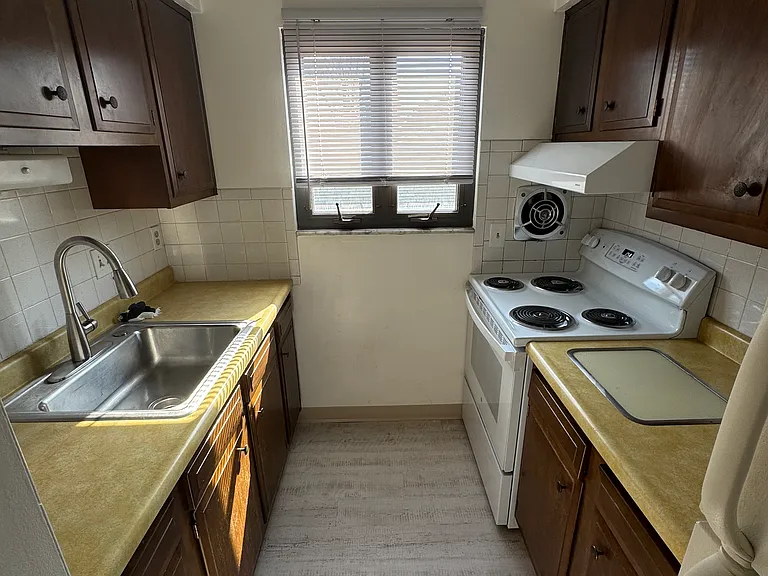 514 Dewey Ave — Photo 3