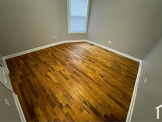 110 N Menard Ave — Photo 5