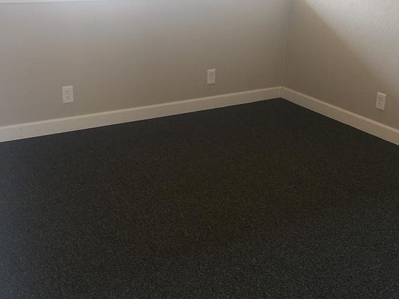 3rd image of 2904 N Blackstone Ave Ofc #