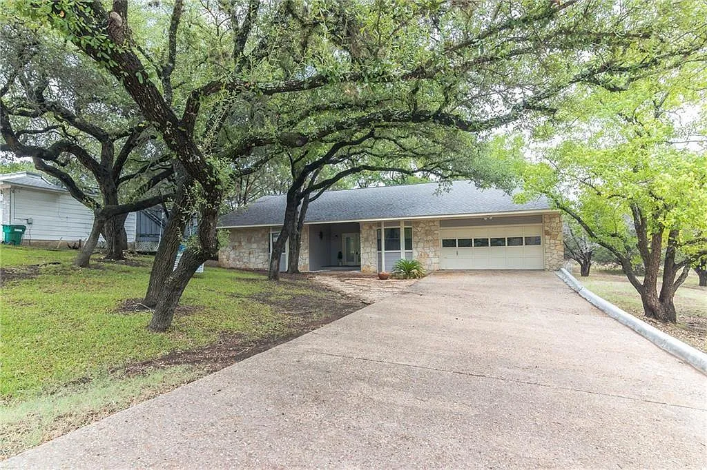 3 bed, 2.0 bath, 1607 sqft, $2,150 — Photo 1