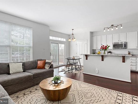 3rd image of 13340 Colchester Ferry Pl
