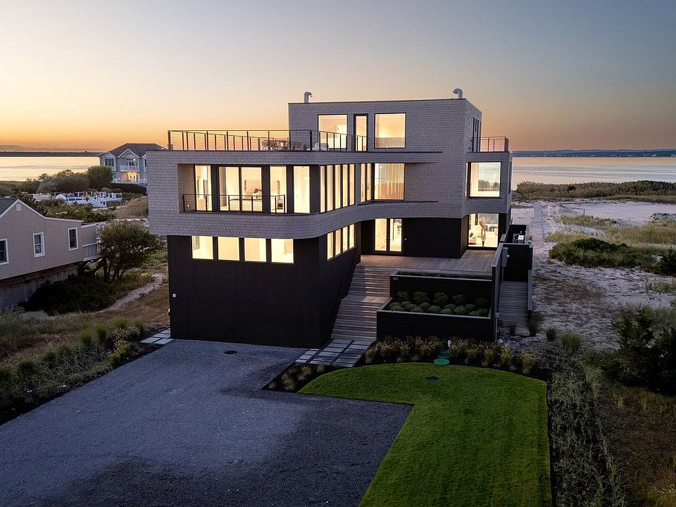 1st image of 780 Dune Rd