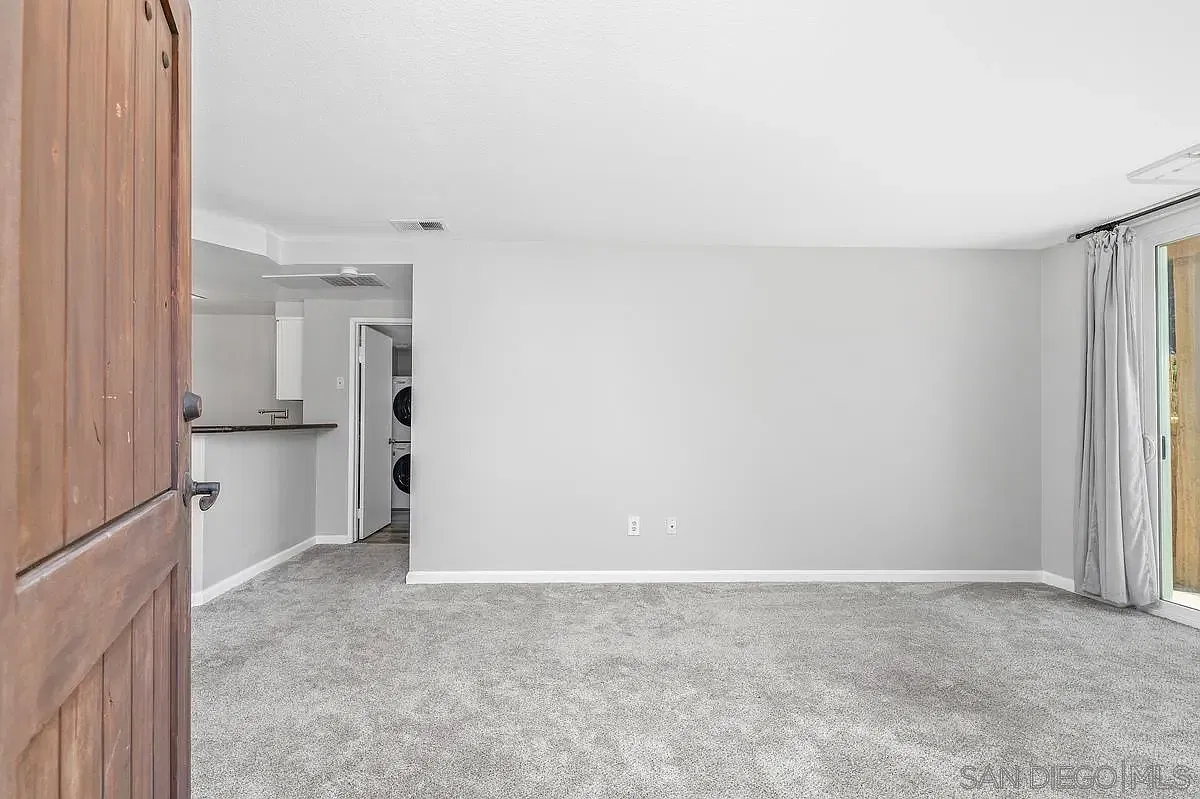 Venetian Condo — Photo 3
