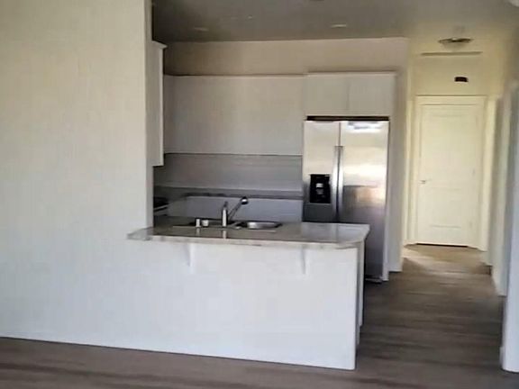 3rd image of 609 W Alder St #101-102