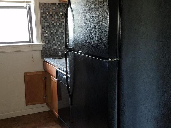 4th image of 4515 Maryland Ave #403