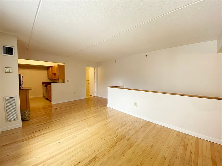 108 Peterborough St #3H — Photo 4