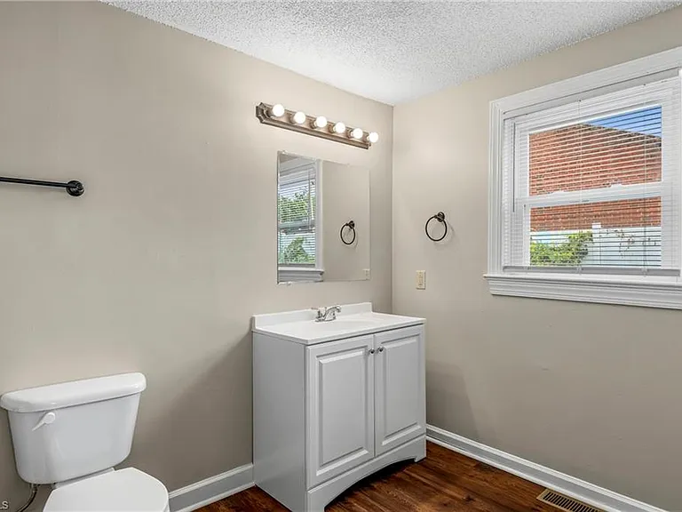 104 S Raleigh St — Photo 23