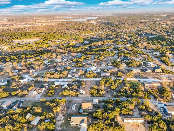 3rd image of 2224 Woodcrest Trl