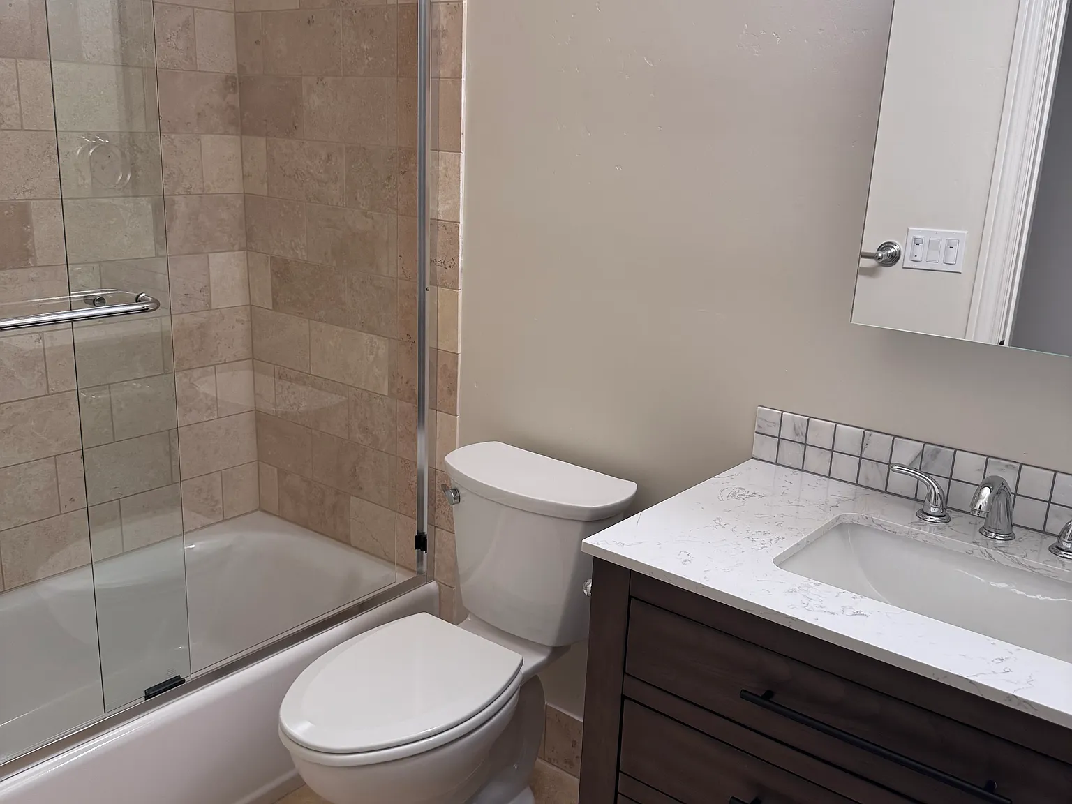 3 bed, 1000 sqft, $2,000 — Photo 3