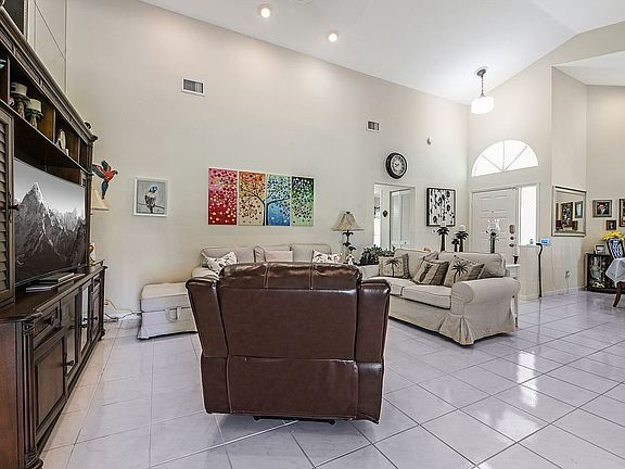 4th image of 7435 Le Chalet Blvd